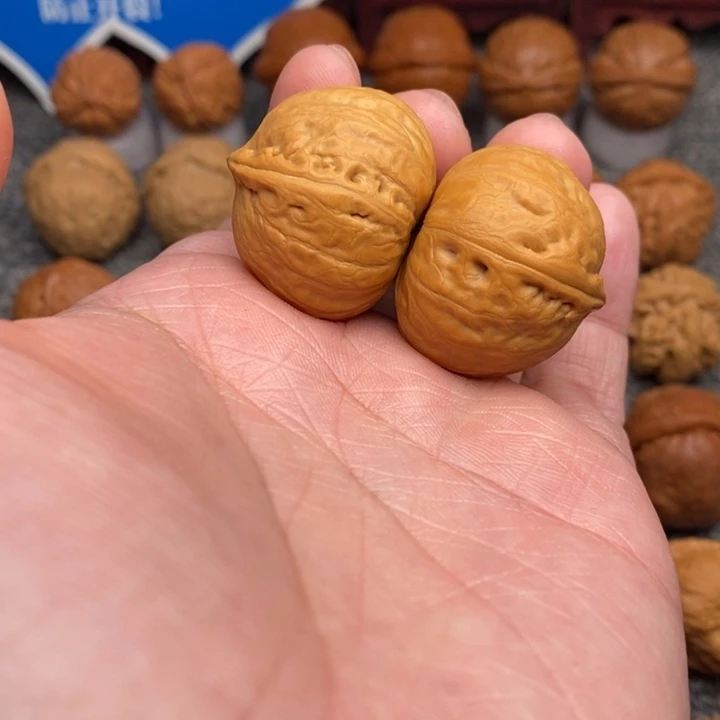 文玩核桃把件光头元宝