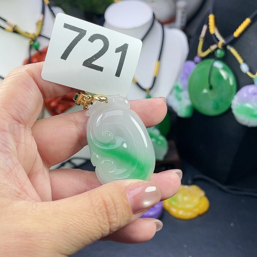 翡翠未镶嵌吊坠(赠链)