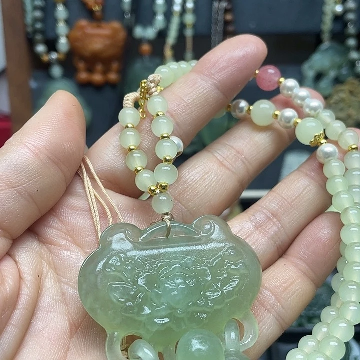 未镶嵌蛇纹石玉颈饰