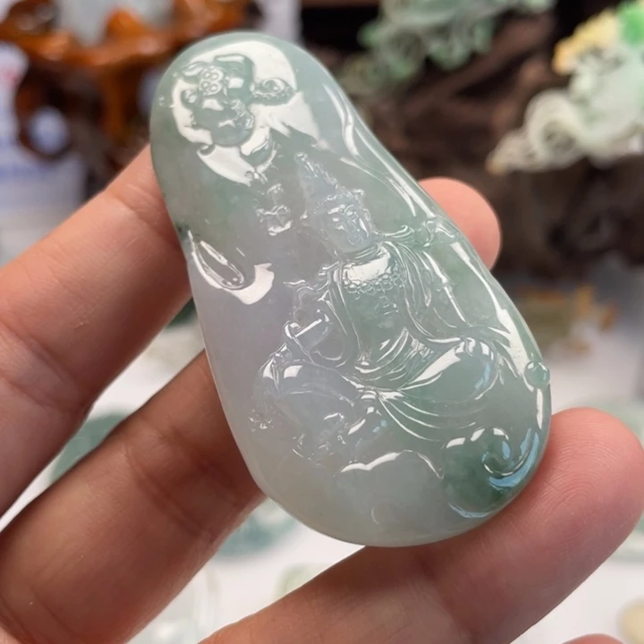 翡翠未镶嵌颈饰观音