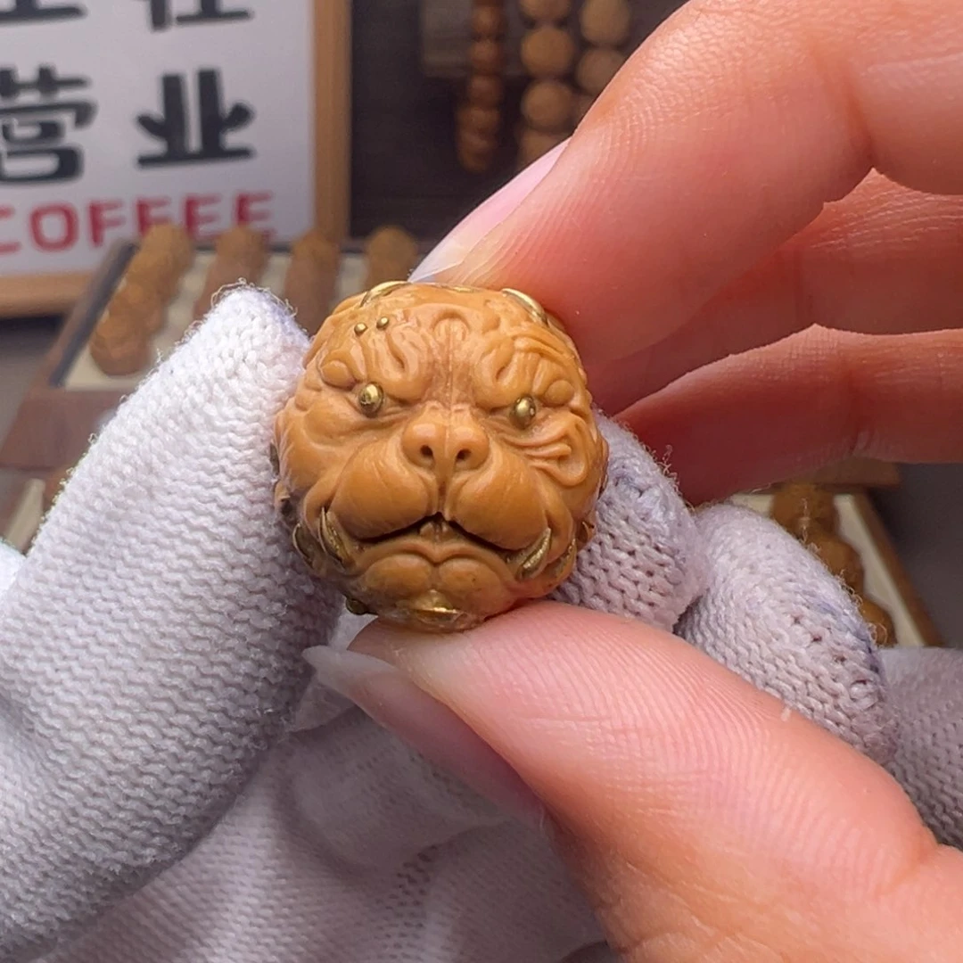 猴头核桃把件镶嵌款狗王18左右尺寸全品有正常封口线