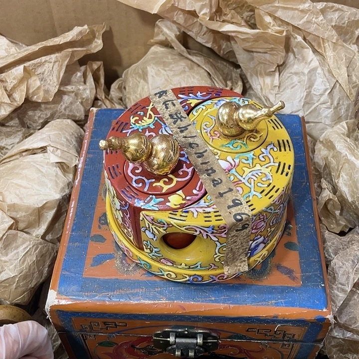 紫砂茶壶原矿泥料，纯手工制作的一把紫砂壶。