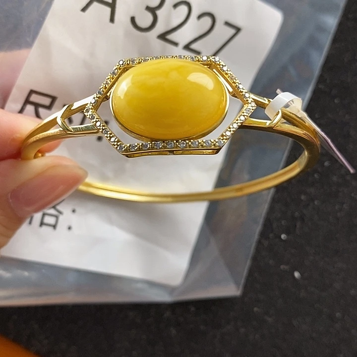 蜜蜡未镶嵌珠宝奇石