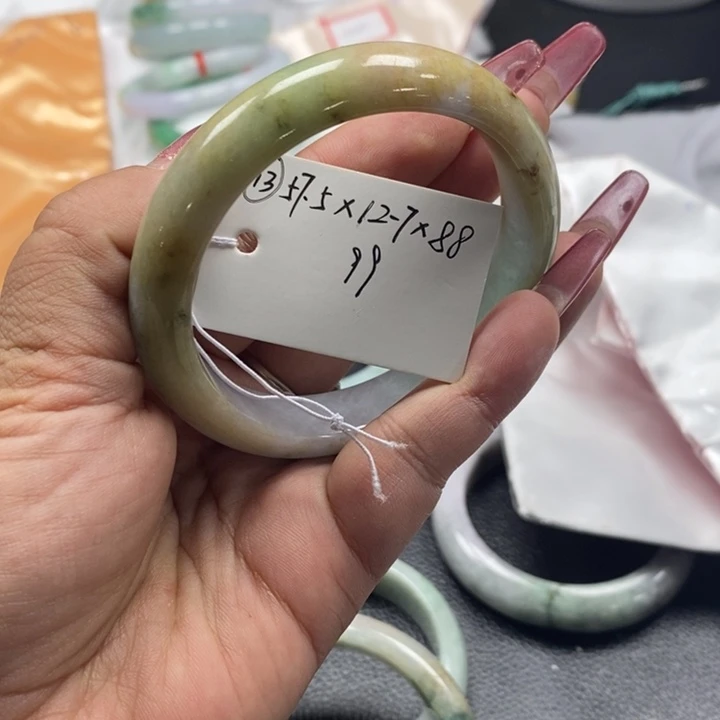 未镶嵌手镯（开口镯）翡翠