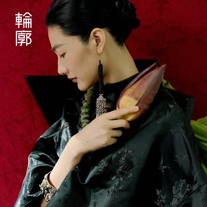 轮廓青鸾L251Y017中式阔版提花连衣裙复古大气宽松通勤时尚黑新款