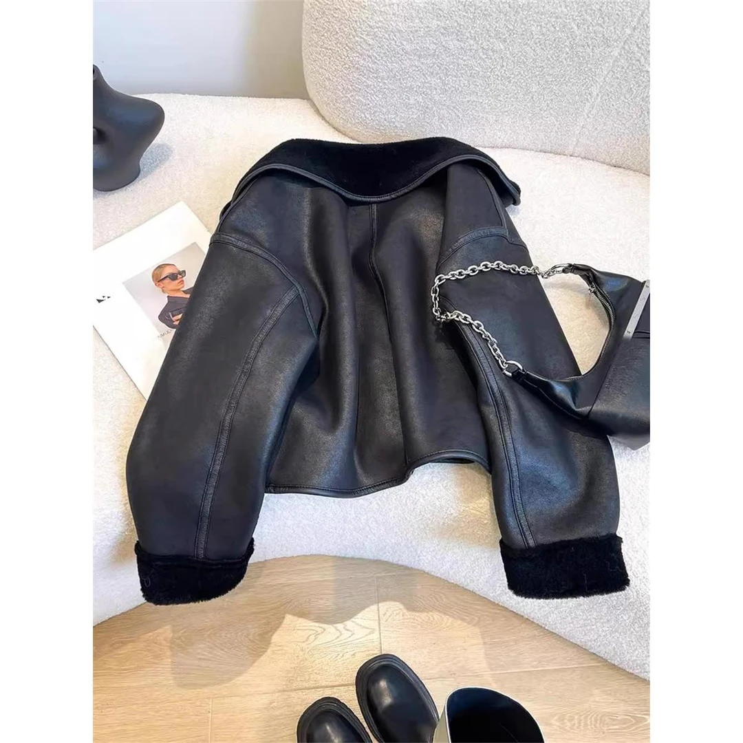 黑色皮毛一体翻领外套秋冬高级感超好看百搭短款机车服上衣