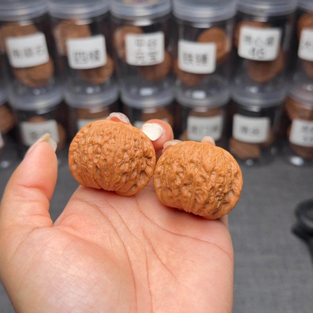 王***磊文玩核桃把件血麒麟