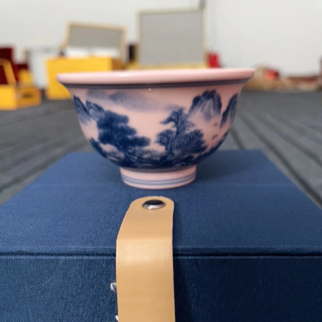 红稀土青花山水压手杯+红稀土山水盖碗+礼盒