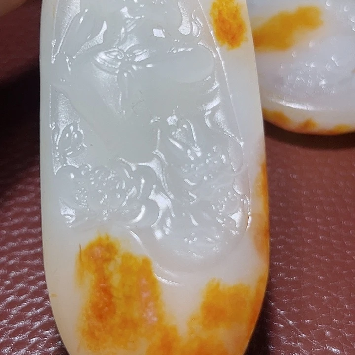 董***青颈饰未镶嵌和田玉