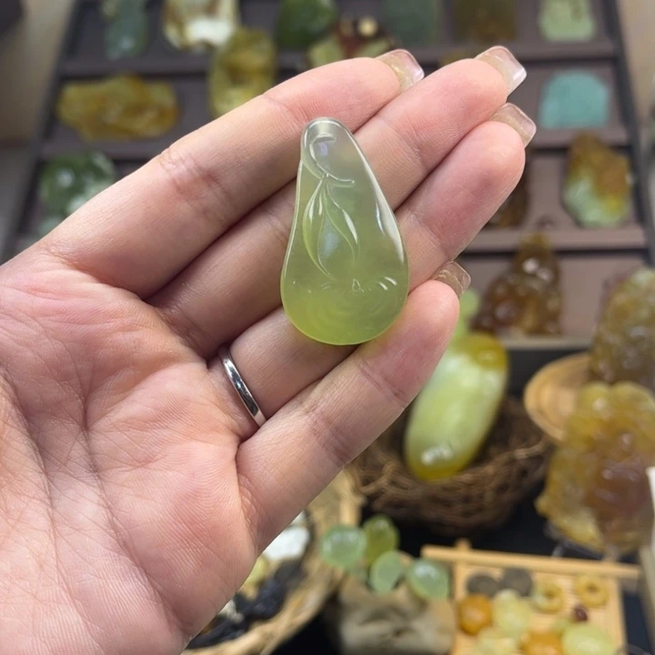 未镶嵌蛇纹石玉颈饰