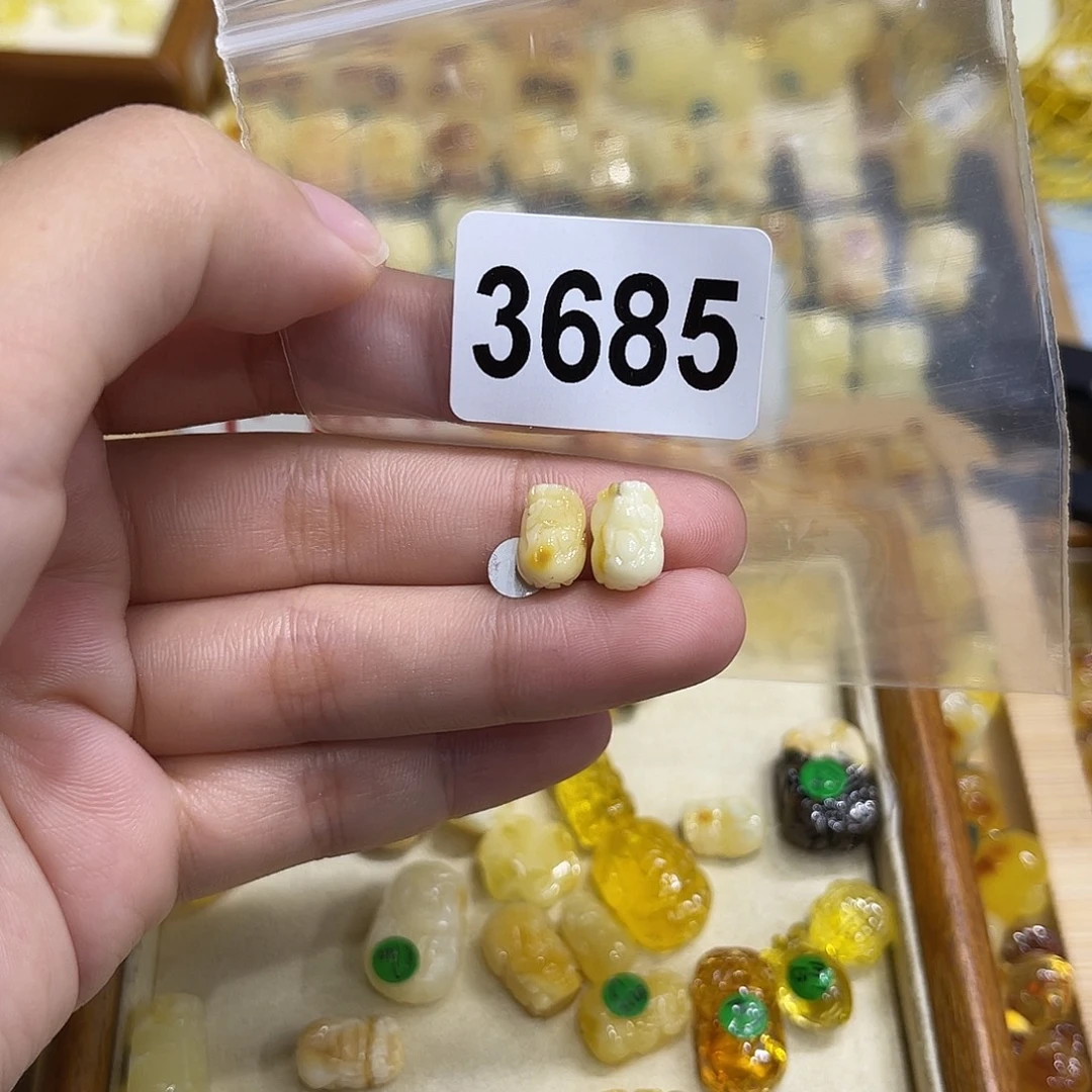 琥珀未镶嵌珠宝奇石