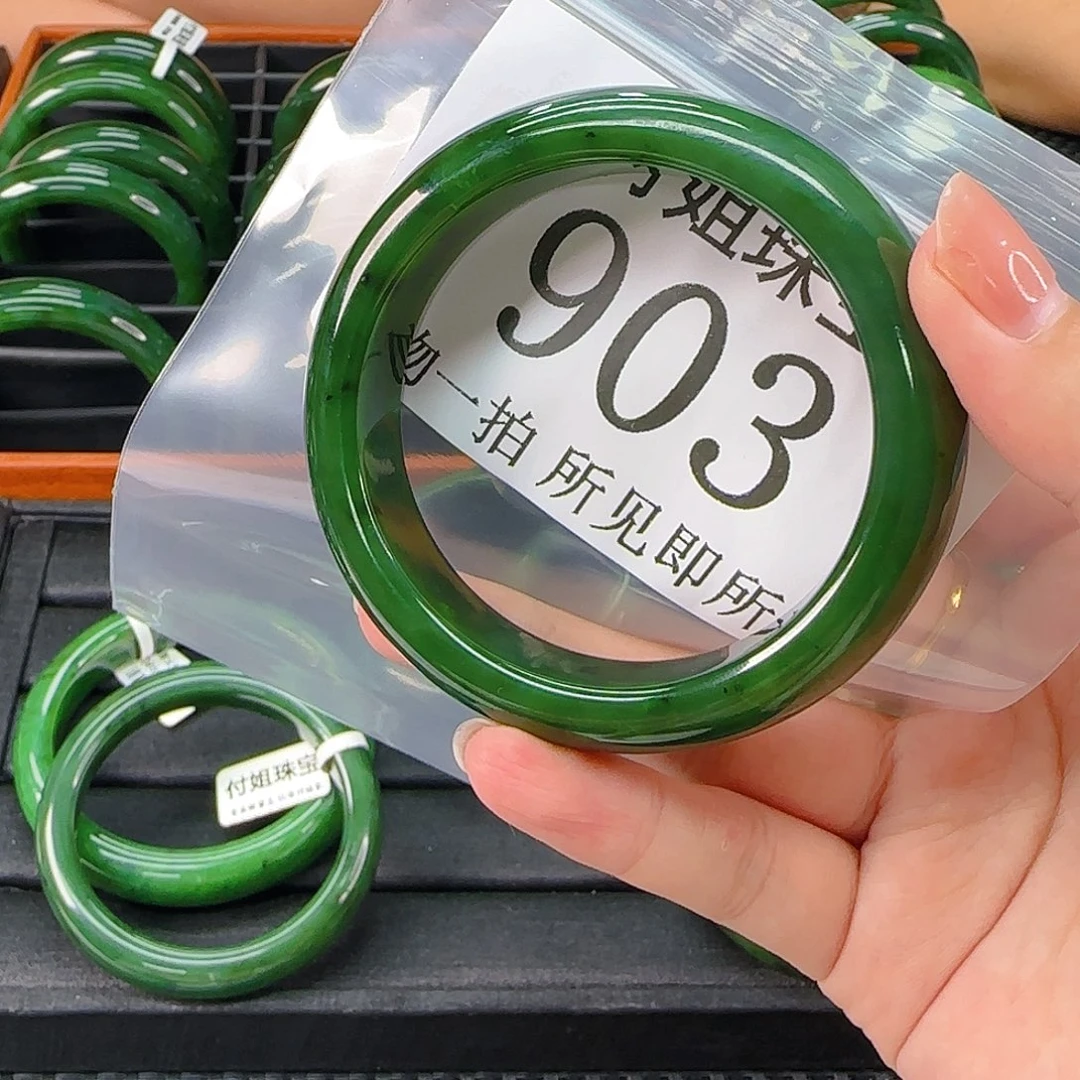 颈饰未镶嵌和田玉手镯56 903