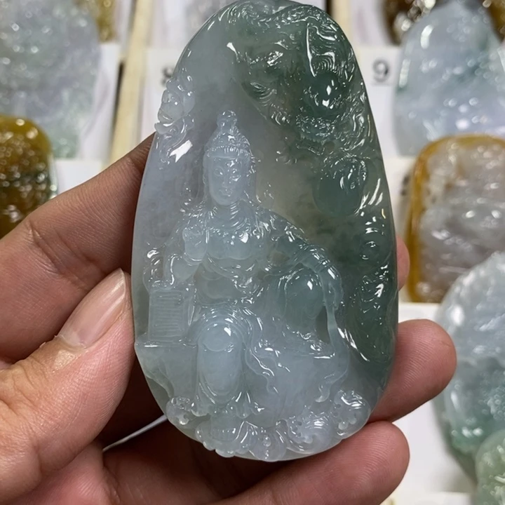 颈饰未镶嵌翡翠星**学御龙观音