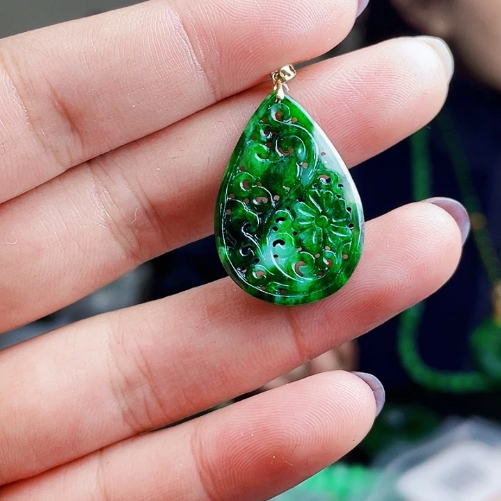 翡翠18K金镶嵌颈饰多样性