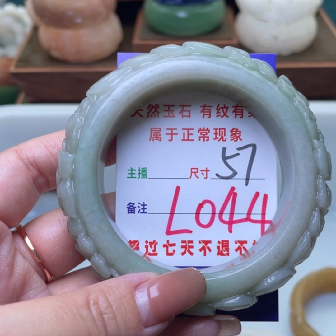 【闪购商品】未镶嵌手镯（圆镯）石英质玉