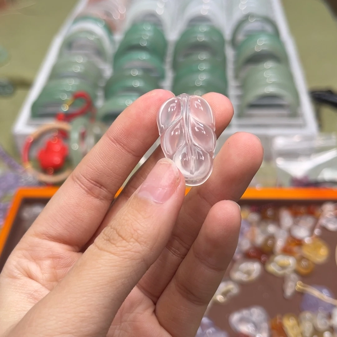 玛瑙/玉髓颈饰未镶嵌洛****?