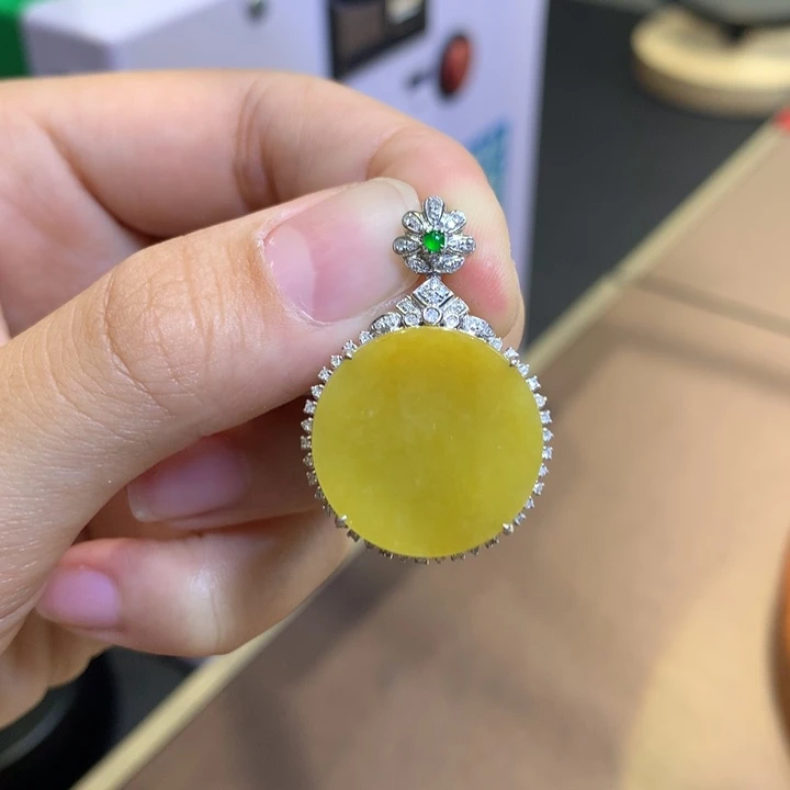 颈饰18K金镶嵌翡翠翡翠