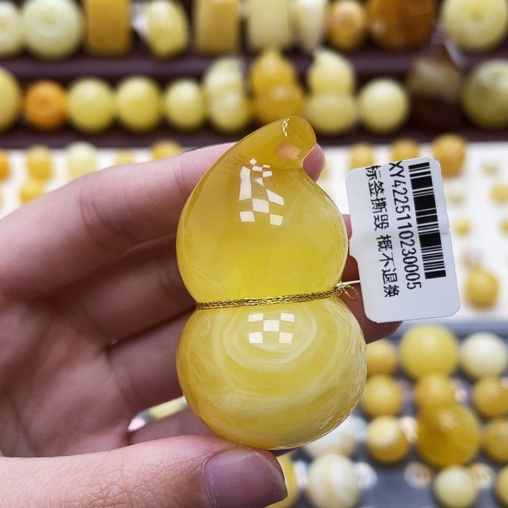 琥珀未镶嵌裸石50.8*26.4*29.6mm葫芦瑕