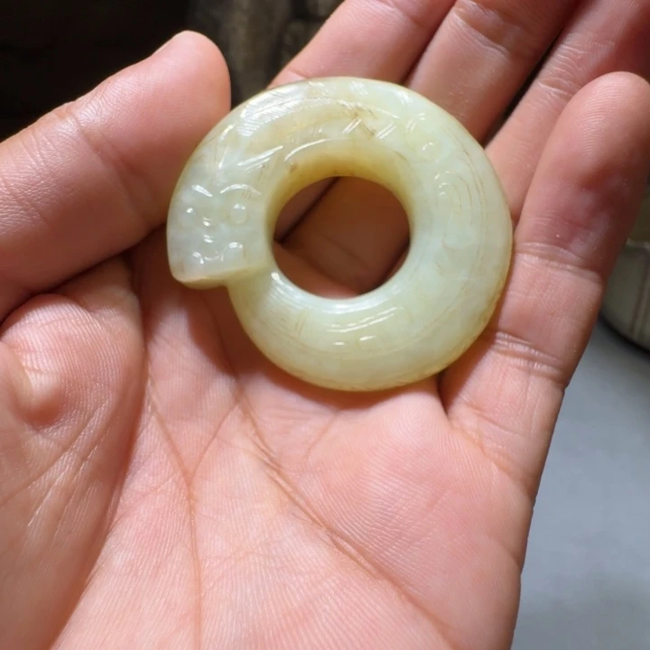 颈饰未镶嵌和田玉（糖玉）