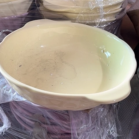 微瑕，不能明火，约口径30厘米高度7黄色