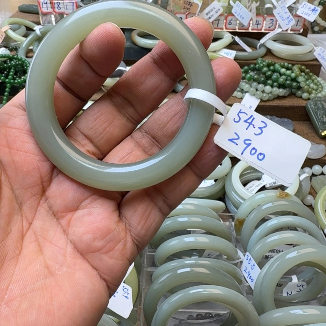 和田玉未镶嵌手镯