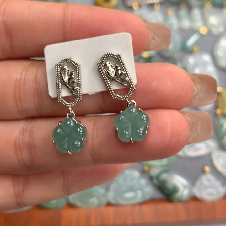 翡翠颈饰未镶嵌耳钉