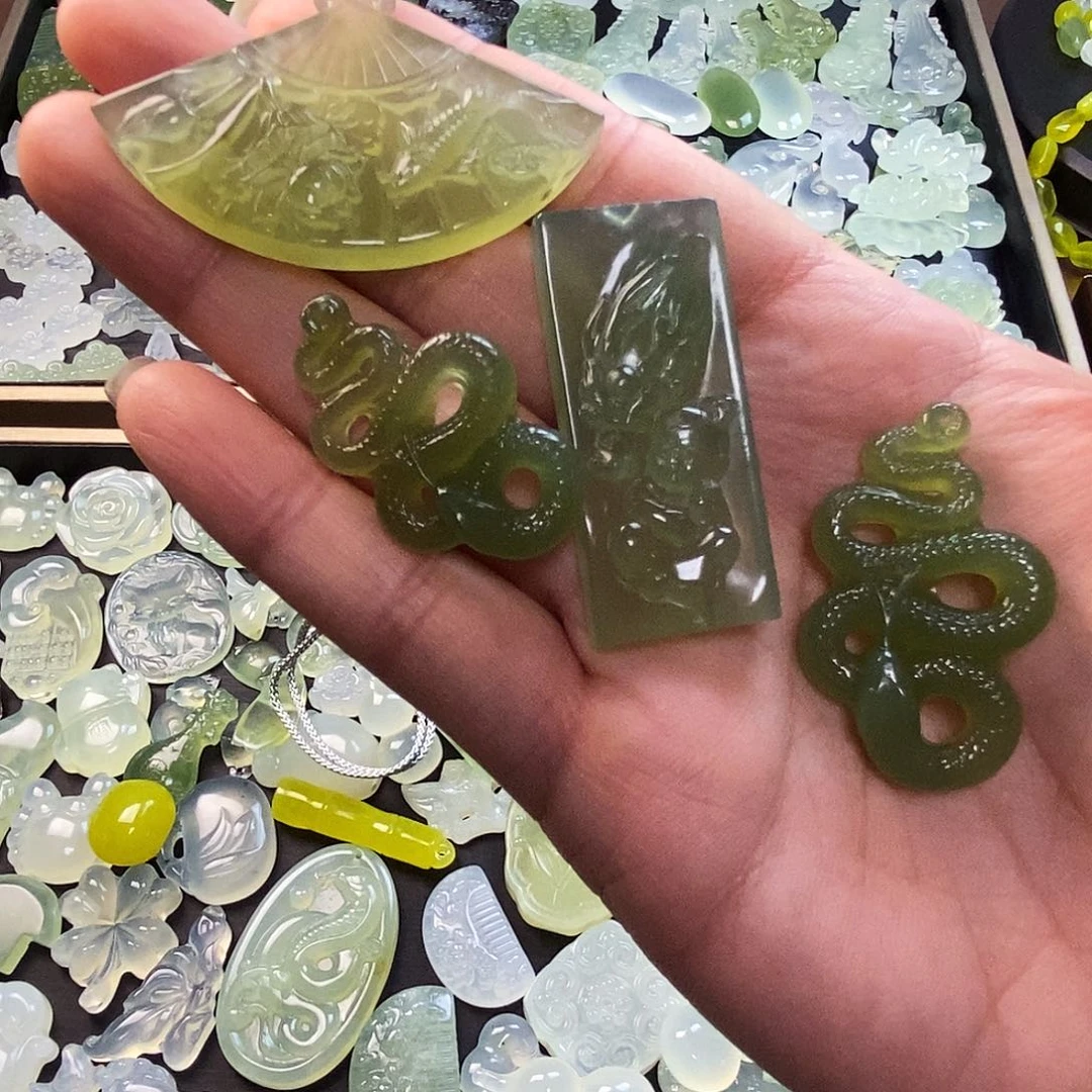 未镶嵌蛇纹石玉颈饰