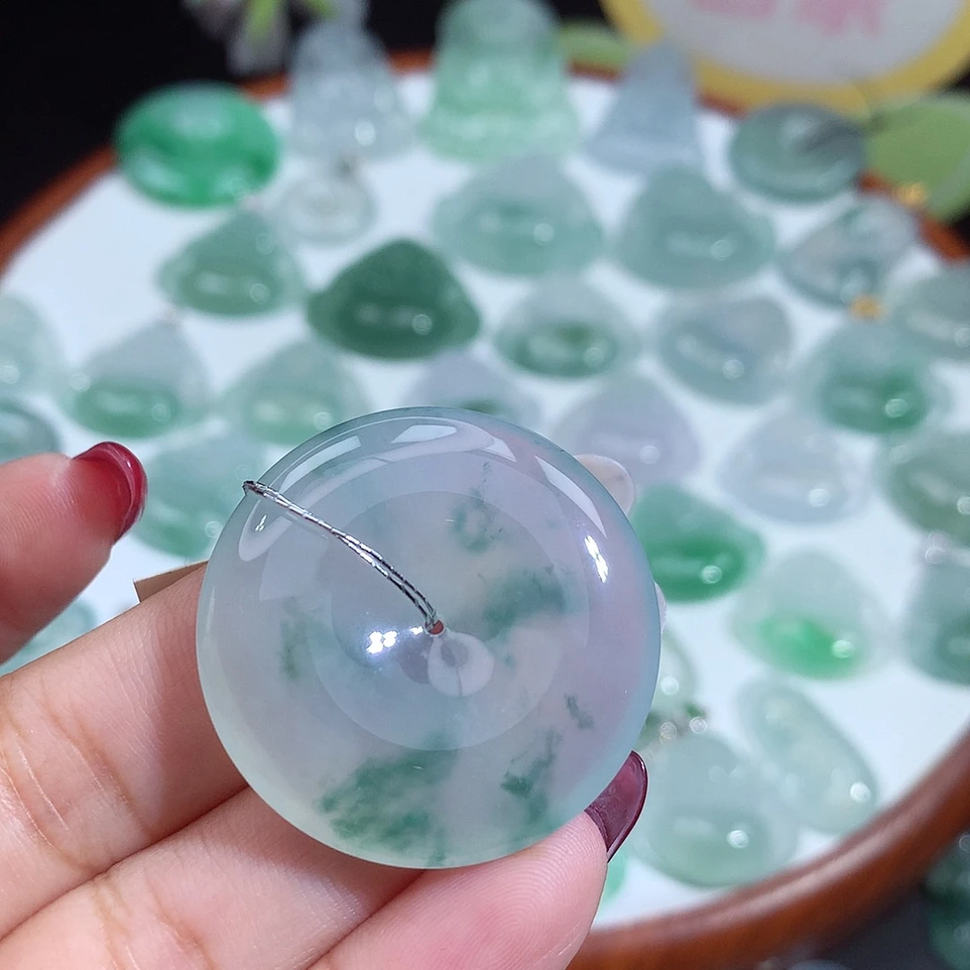 冉***柒翡翠未镶嵌颈饰平安