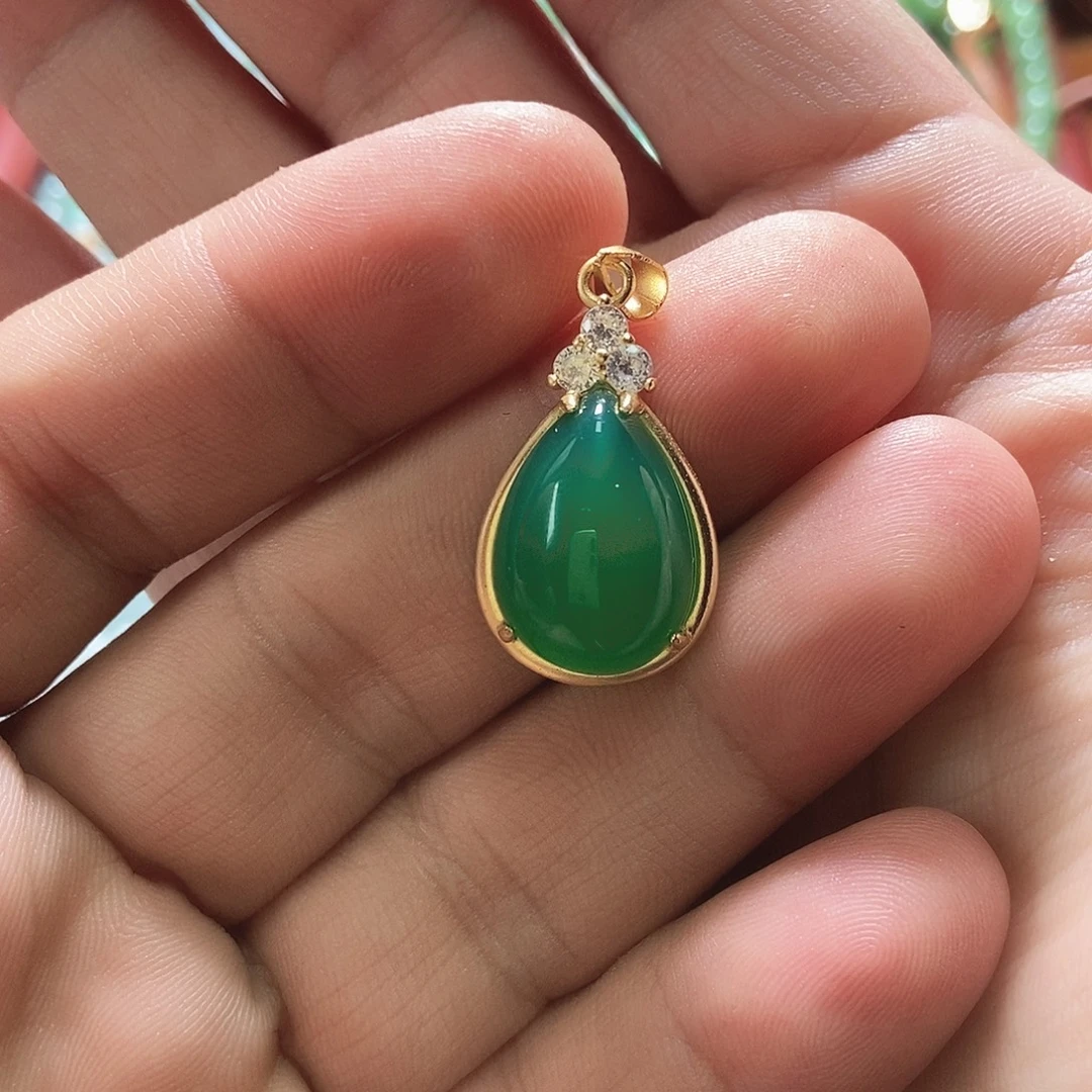 玛瑙/玉髓合金颈饰阳绿挂件