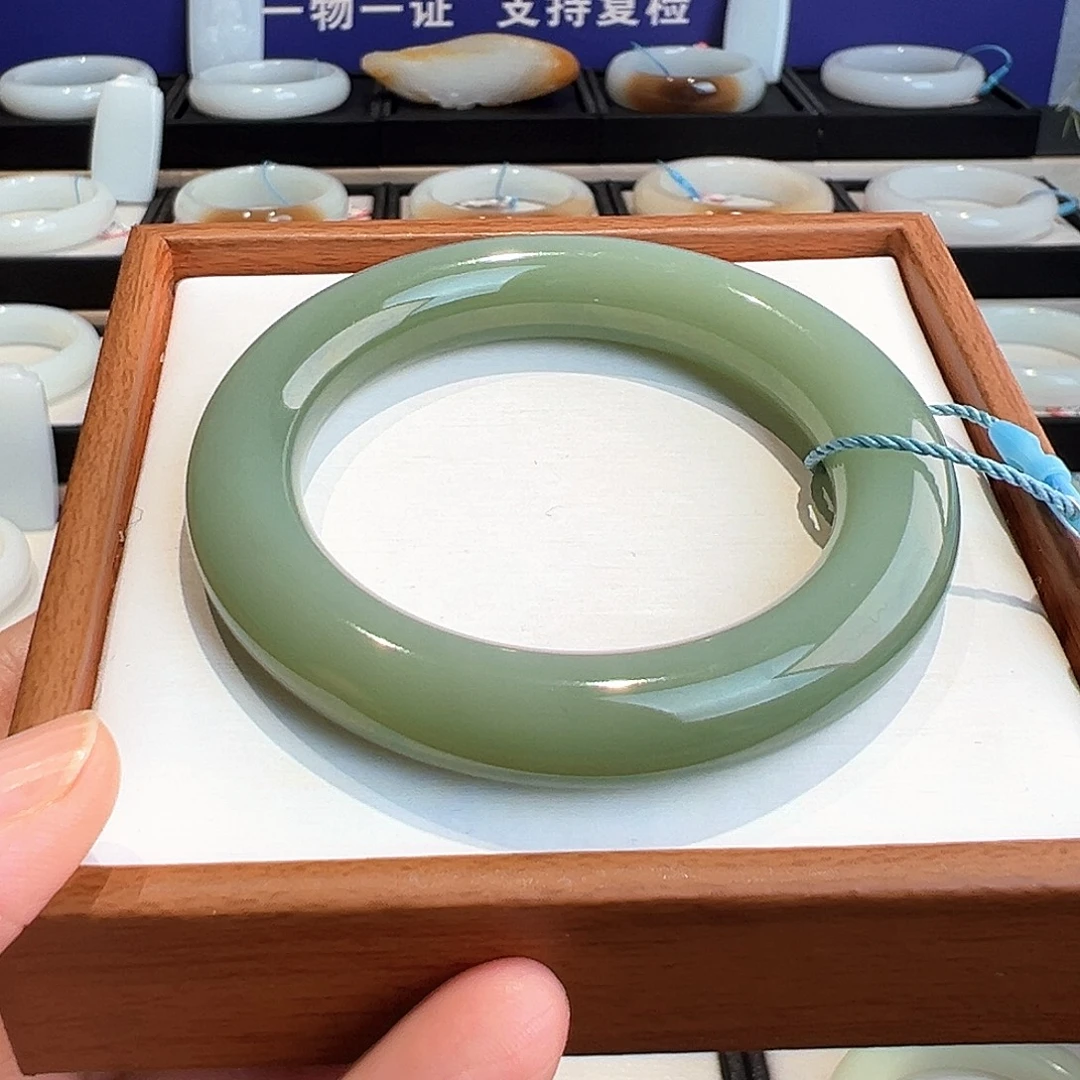 和田玉未镶嵌手镯