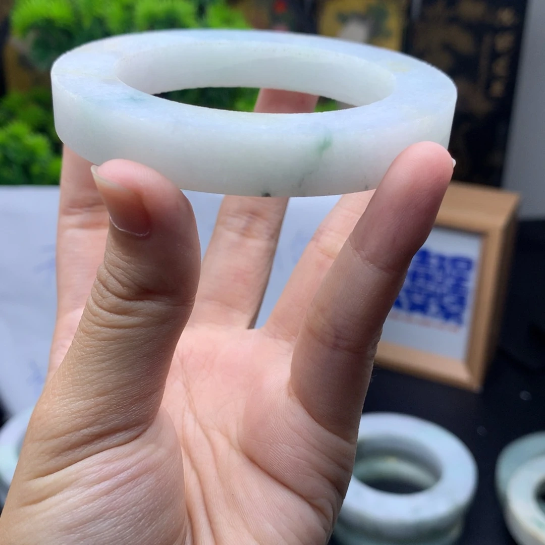 未镶嵌定制翡翠手镯定制翡翠翡翠手镯