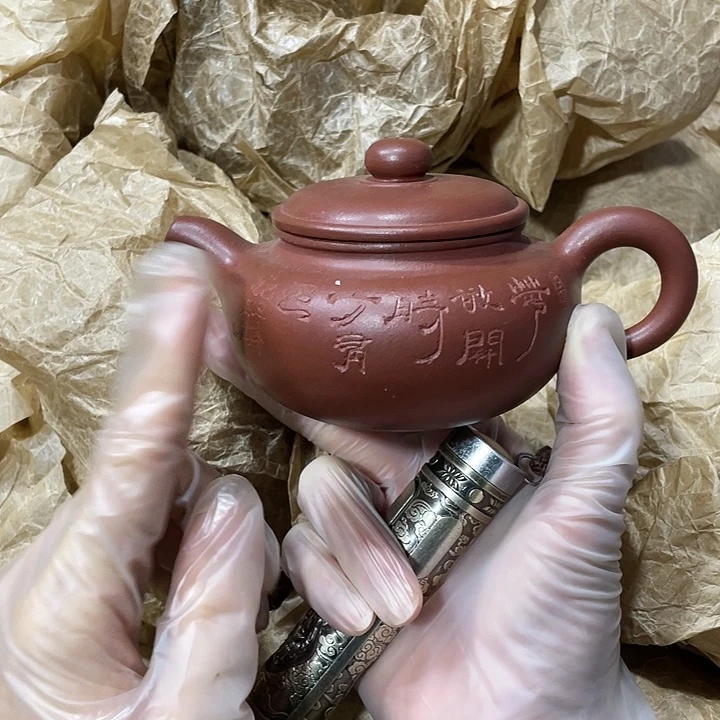 茶壶紫砂原矿泥料，手工制作的一把紫砂壶。