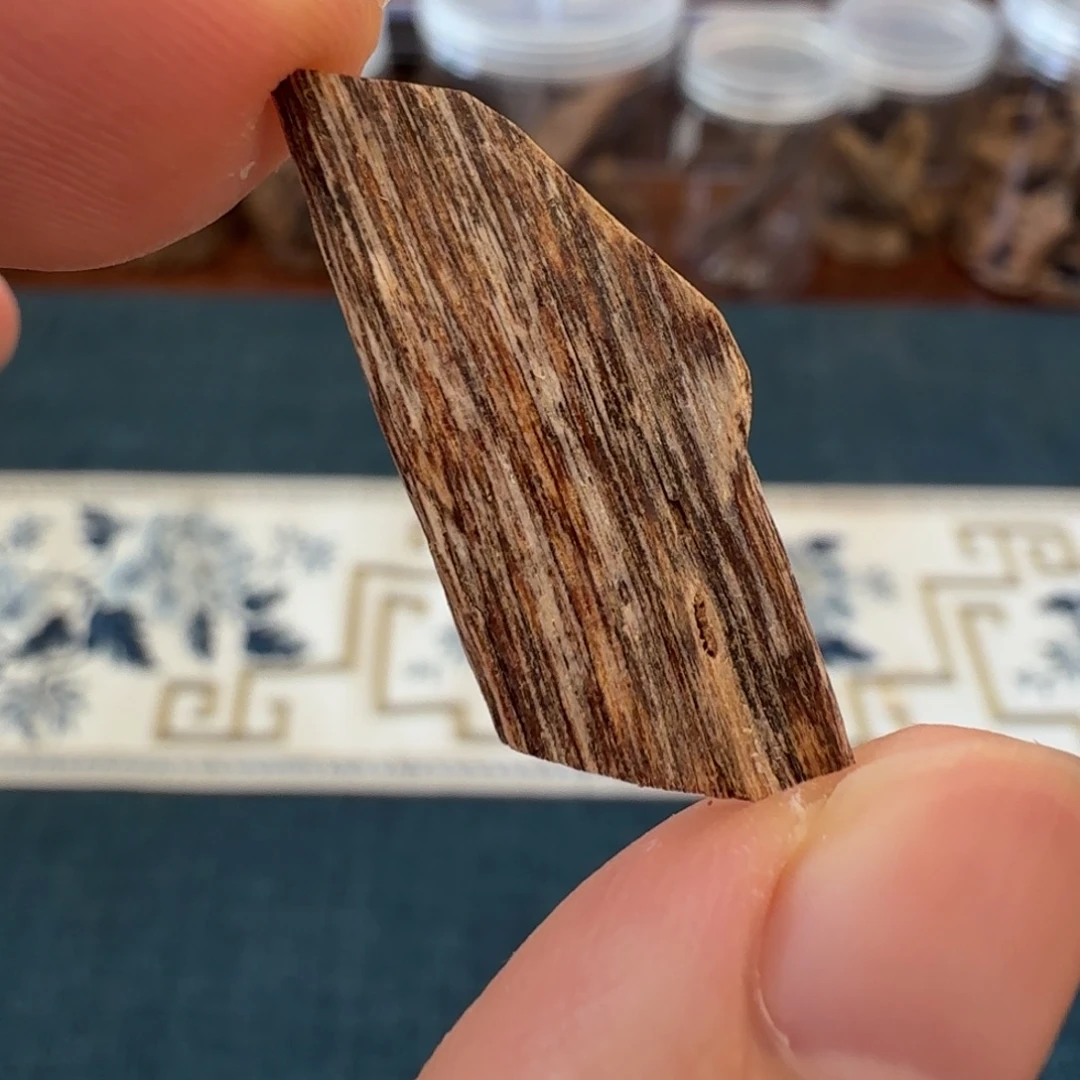 沉香海南黄油格瓜子