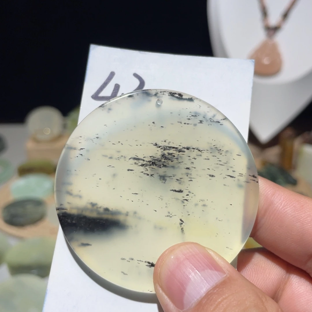 岫玉未镶嵌颈饰山花