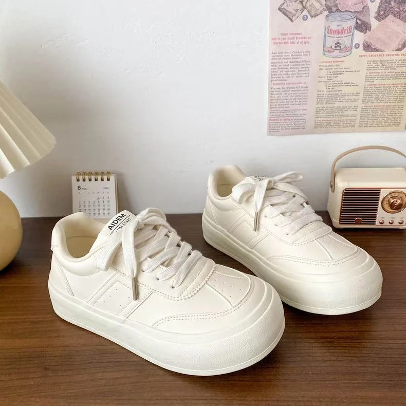 TP392米色奶油大头小白鞋女新款百搭厚底板鞋圆头皮面休闲面包鞋