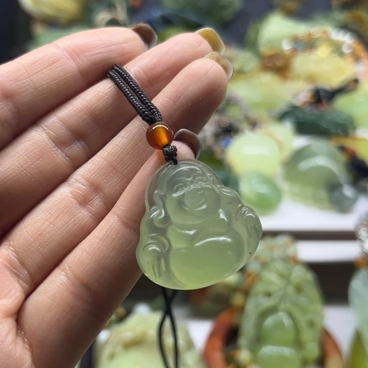 蛇纹石玉未镶嵌颈饰