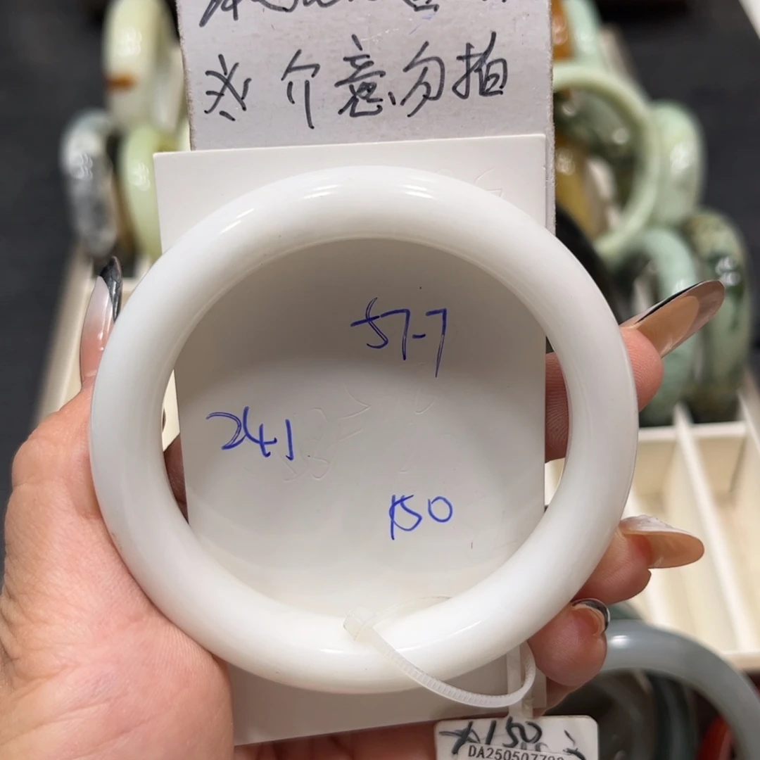 文***1和田玉（白玉）未镶嵌手镯
