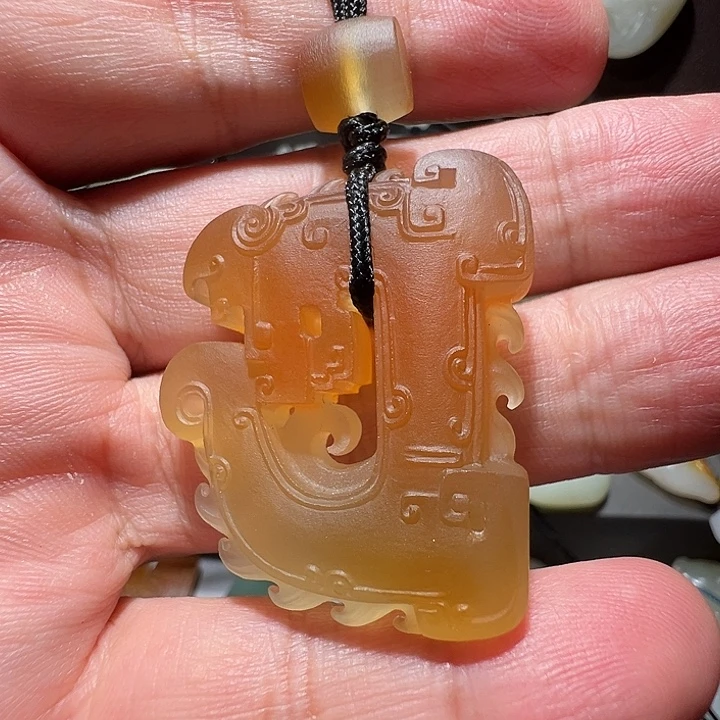 软玉未镶嵌颈饰林光大师作品