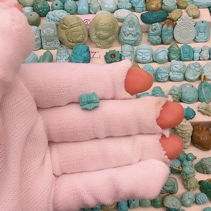 绿松石未镶嵌挂件