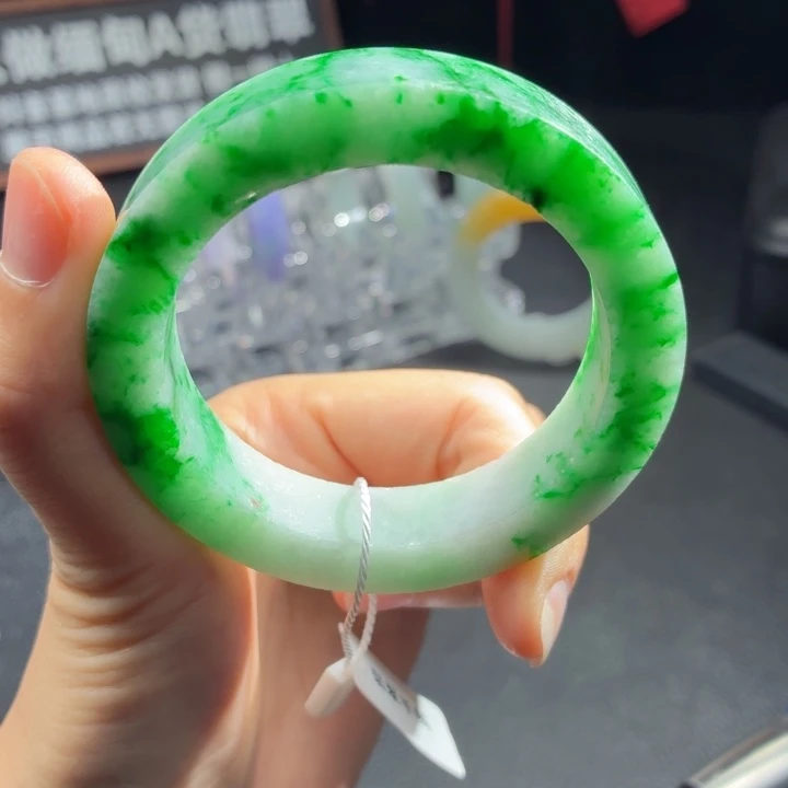 定制翡翠未镶嵌翡翠手镯