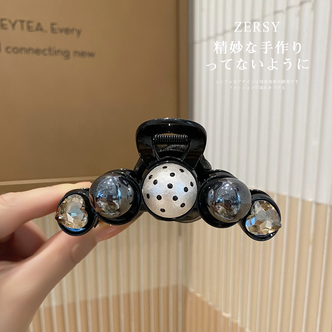 2025新款大号珍珠花朵抓夹时尚气质夹子气质后脑勺鲨鱼夹发饰头饰