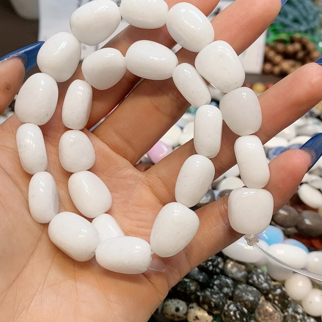 玛瑙/玉髓散珠白玉塔一条