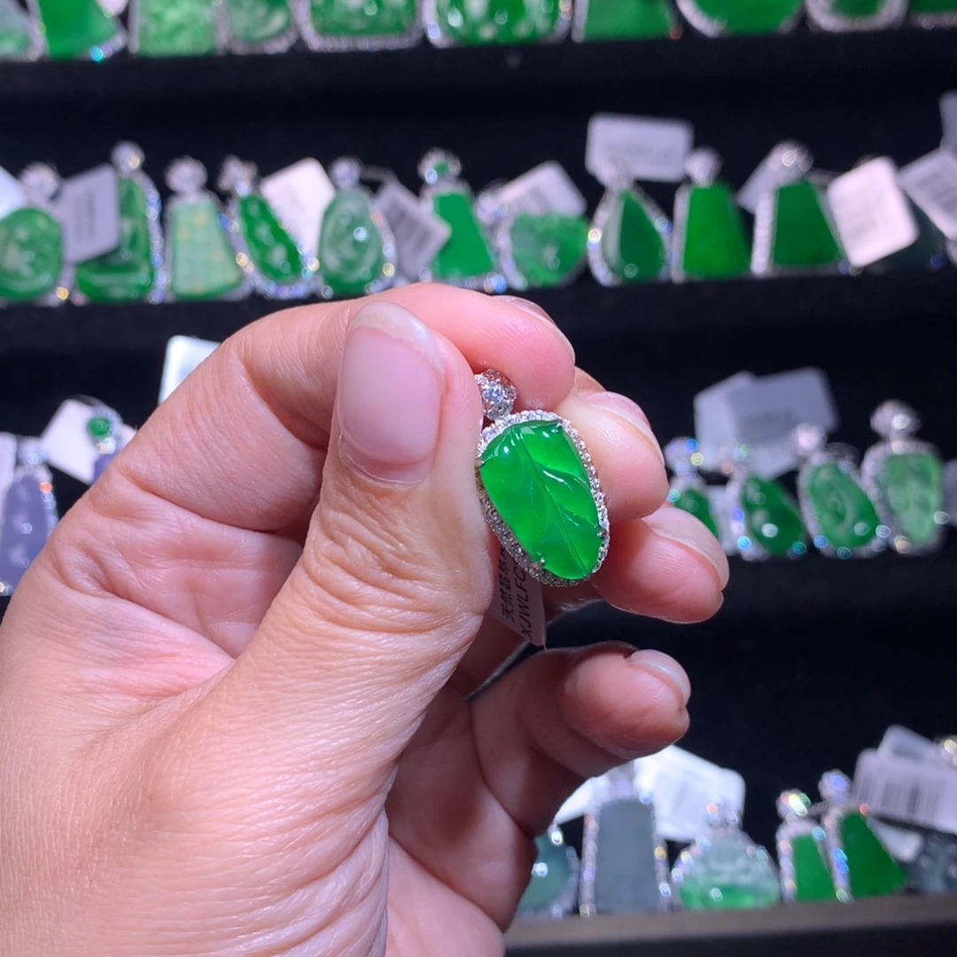 【闪购商品】颈饰银S925镶嵌翡翠