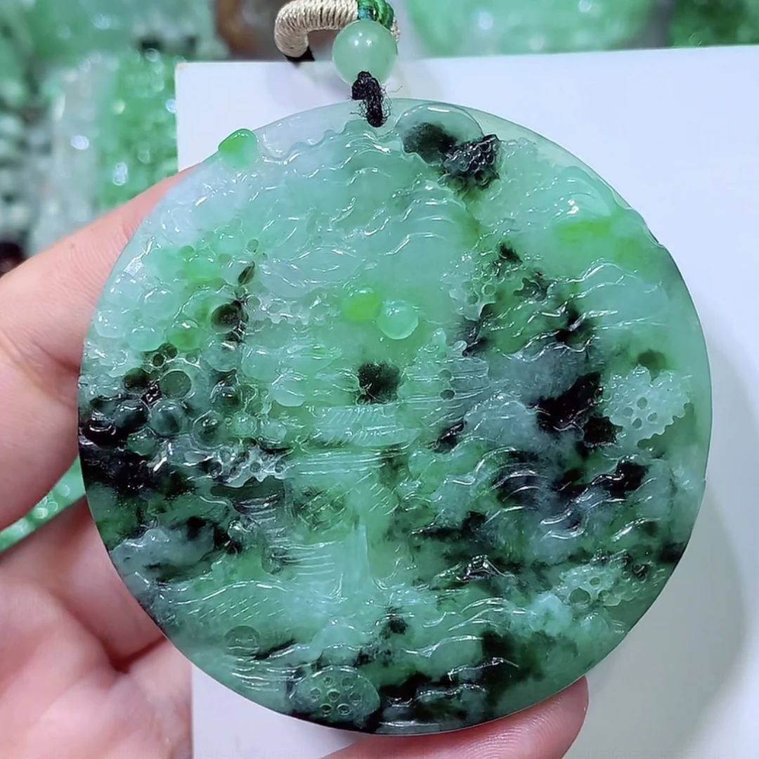 缅甸天然A货翡翠飘绿山水吊坠