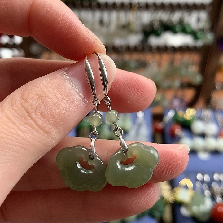 和田玉银S925镶嵌耳饰如意锁湖水绿