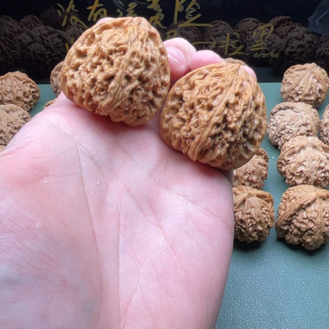 核桃把件沪40全品南疆，已经打底