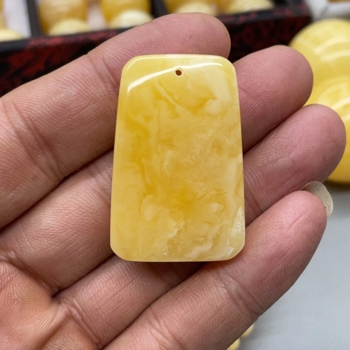 琥珀未镶嵌裸石牌子