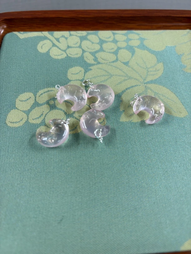 粉水晶月亮吊坠 发货多样性 发其一
