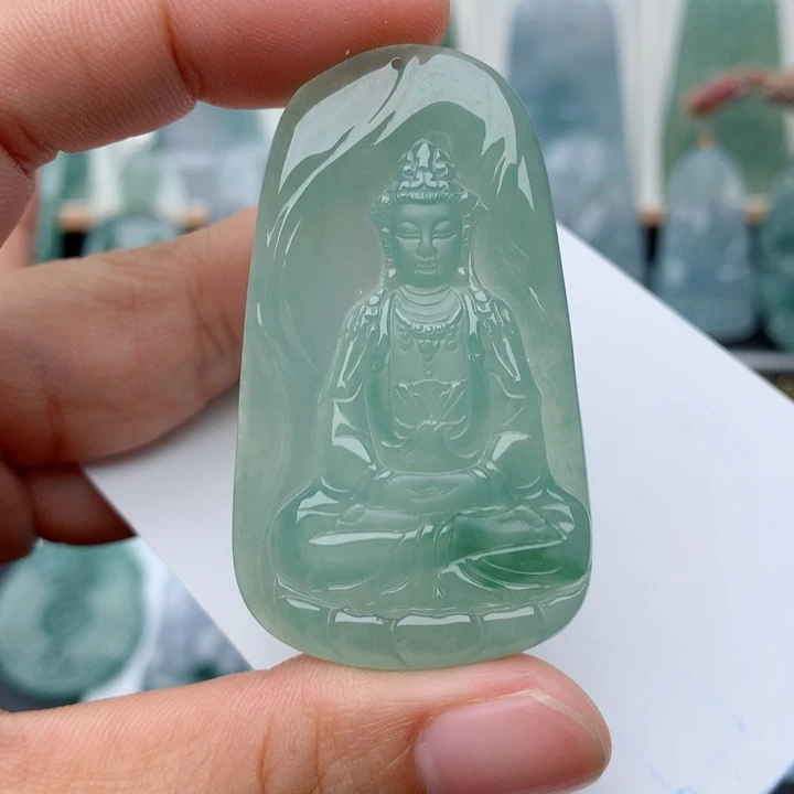 翡翠未镶嵌颈饰观音