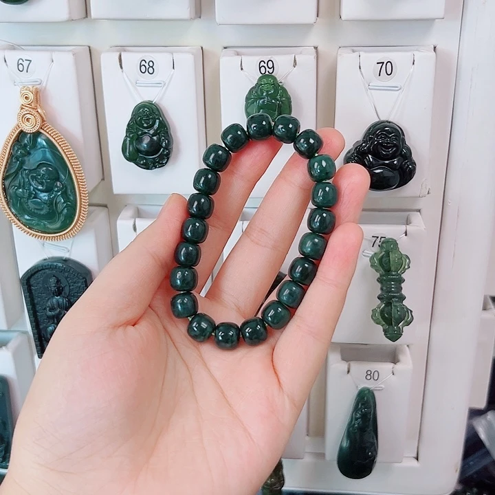 蛇纹石玉颈饰未镶嵌